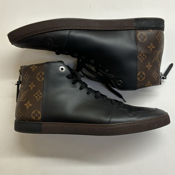 Louis Vuitton - Picture 2 of 12